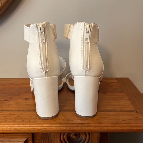 White D heals - Picture 4 of 9